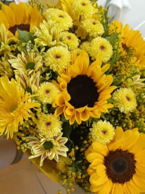 RR-001-RAMO-AMARILLO-3-Girasoles-3-Gerberas-3-Margaritas-3-Lolipop-Solidago-Papel-Decorativo Ramo Girasoles, Gerberas y Margaritas
