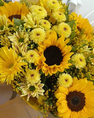 RR-001-RAMO-AMARILLO-3-Girasoles-3-Gerberas-3-Margaritas-3-Lolipop-Solidago-Papel-Decorativo Ramo Girasoles, Gerberas y Margaritas